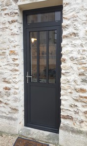 Porte d'entrée alu coloris noir 2100 modèle INDUS gamme CREATIVE de FPEE