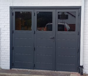 Porte de garage battante aluminium de marque SIB